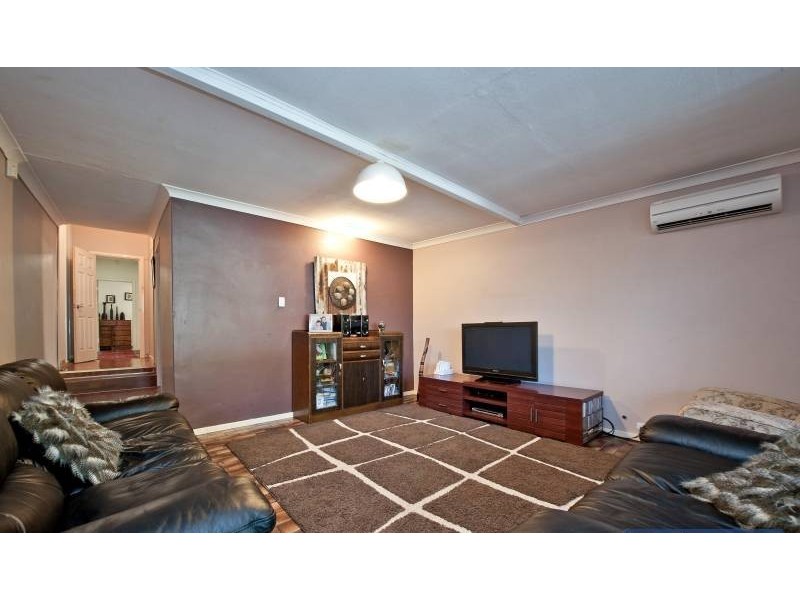 4 Irwin Road, Embleton WA 6062