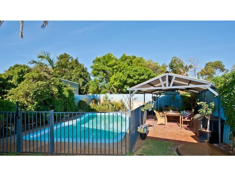 4 Irwin Road, Embleton WA 6062