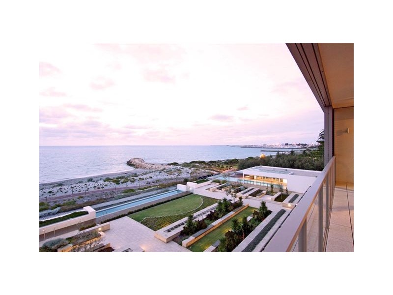 16/21 Ocean Drive, North Coogee WA 6163