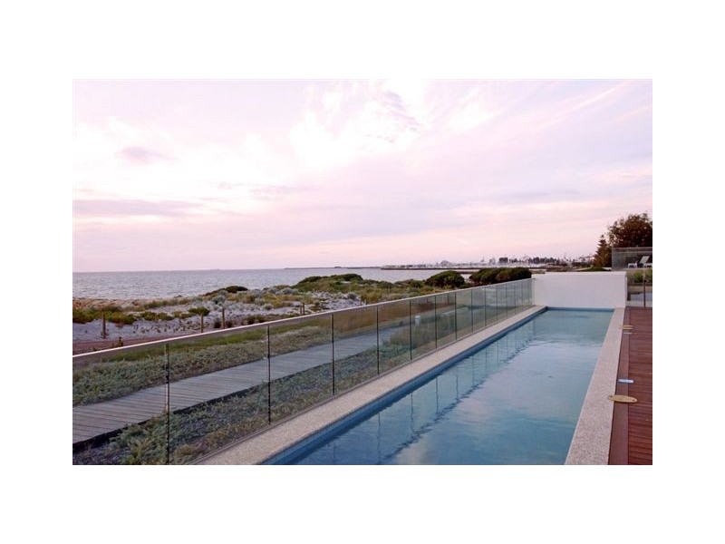 16/21 Ocean Drive, North Coogee WA 6163