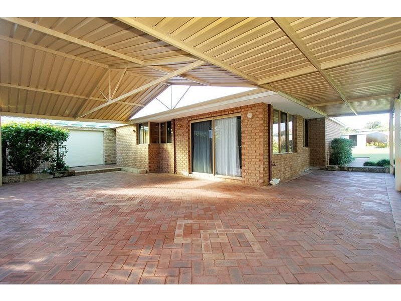 15 Springwood Way, Woodvale WA 6026