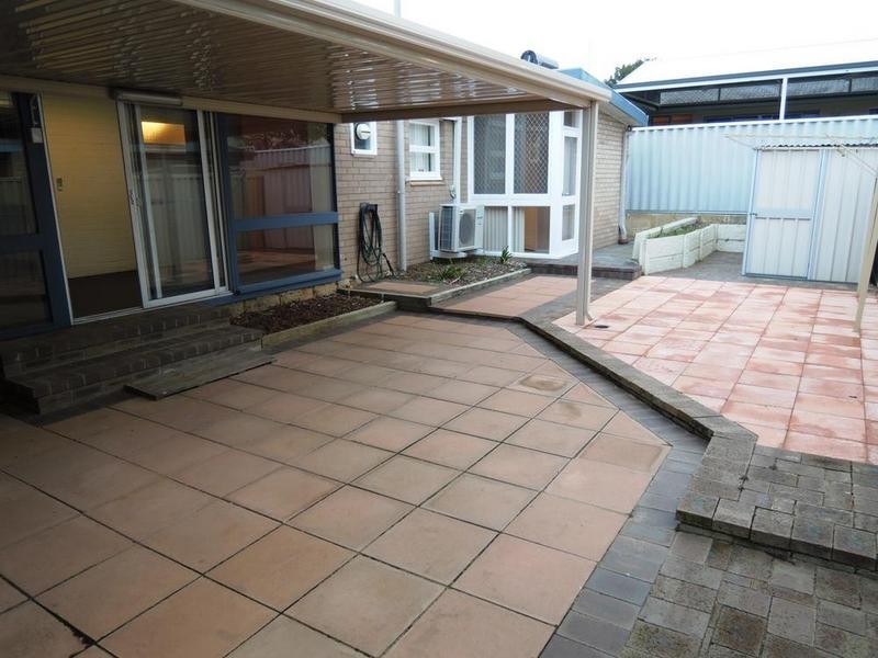 Front/House 16 Caple Street, Willagee WA 6156