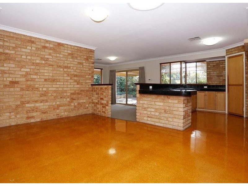 15 Springwood Way, Woodvale WA 6026