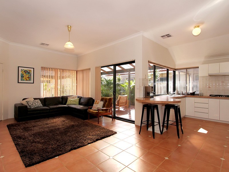 4 Madison Gardens, Stirling WA 6021