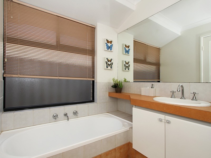 4 Madison Gardens, Stirling WA 6021