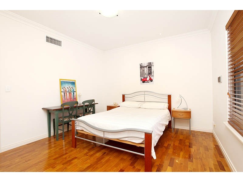 25 Kirribilli Court, Kallaroo WA 6025