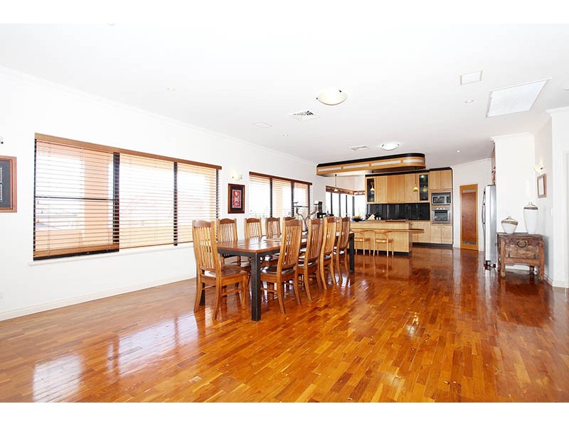 25 Kirribilli Court, Kallaroo WA 6025