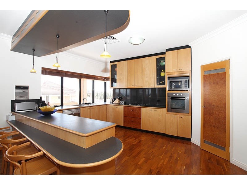 25 Kirribilli Court, Kallaroo WA 6025