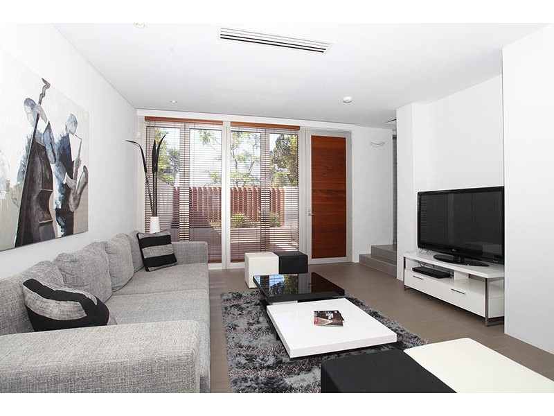 2/183 Roberts Road, Subiaco WA 6008