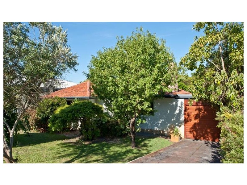 4 Irwin Road, Embleton WA 6062