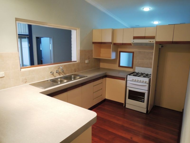 Front/House 16 Caple Street, Willagee WA 6156