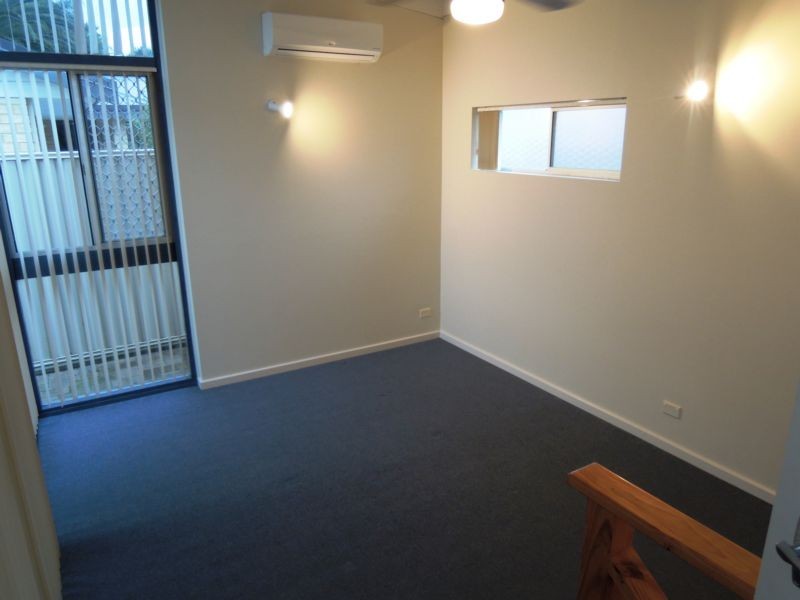 Front/House 16 Caple Street, Willagee WA 6156