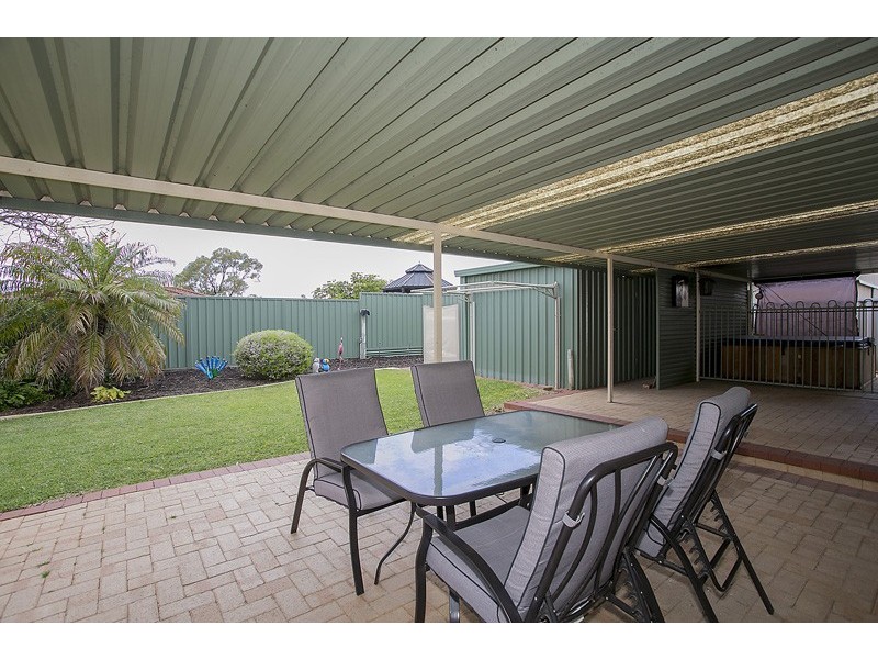 9 Hazlett Place, Waikiki WA 6169