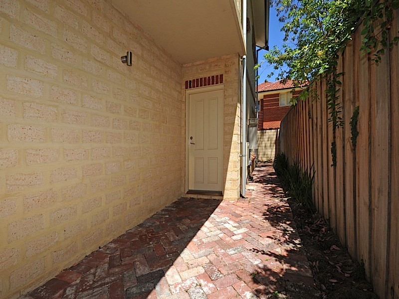 2/121 Fairway, Crawley WA 6009