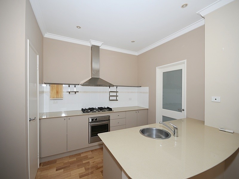 2/121 Fairway, Crawley WA 6009