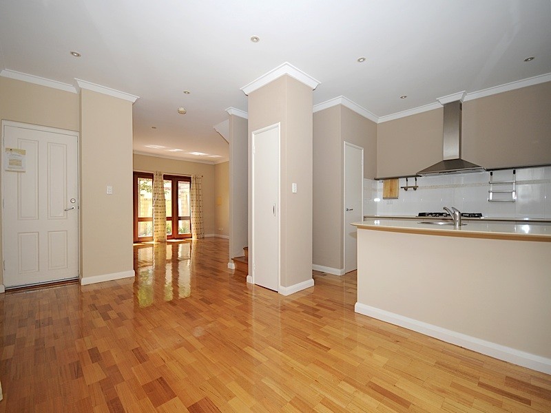 2/121 Fairway, Crawley WA 6009