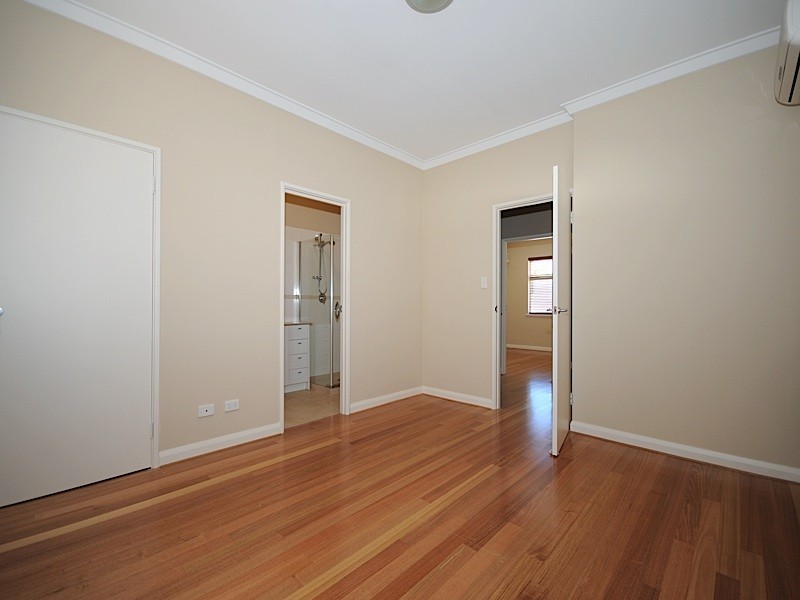 2/121 Fairway, Crawley WA 6009