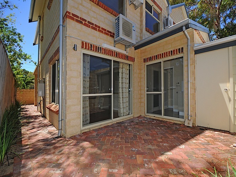 2/121 Fairway, Crawley WA 6009