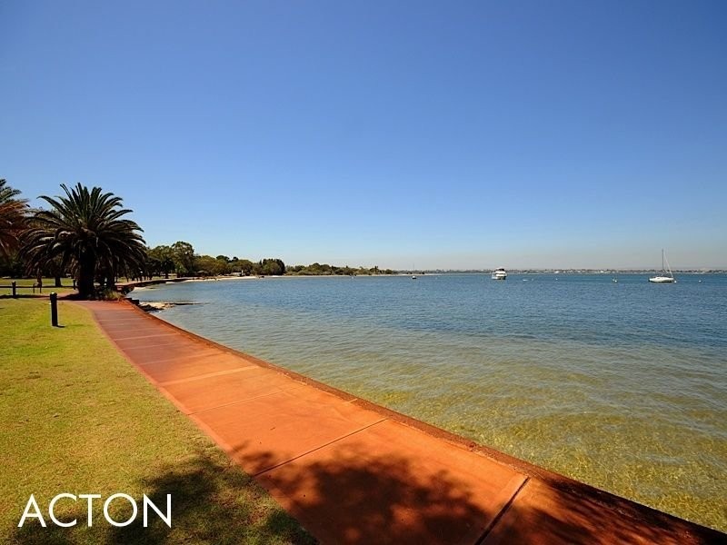 9/18 The Avenue, Crawley WA 6009