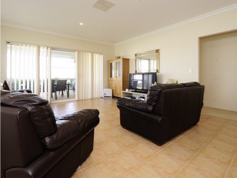 25 Kilbourne Avenue, Quinns Rocks WA 6030