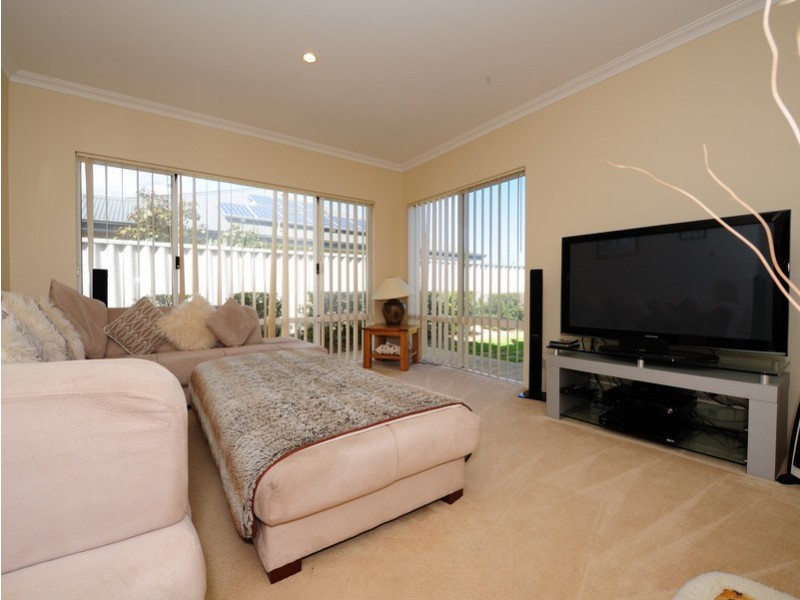25 Kilbourne Avenue, Quinns Rocks WA 6030