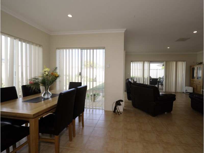 25 Kilbourne Avenue, Quinns Rocks WA 6030