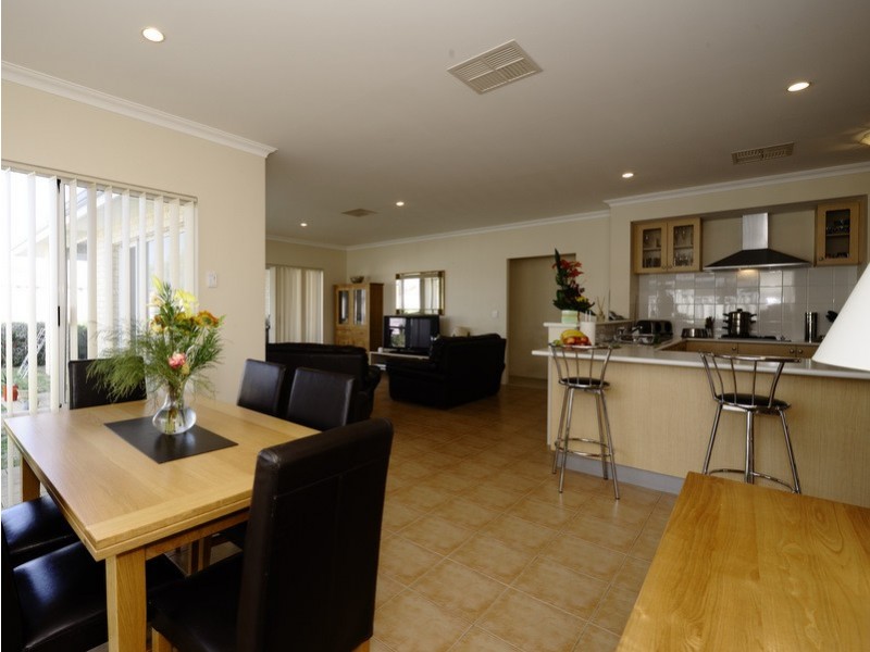 25 Kilbourne Avenue, Quinns Rocks WA 6030