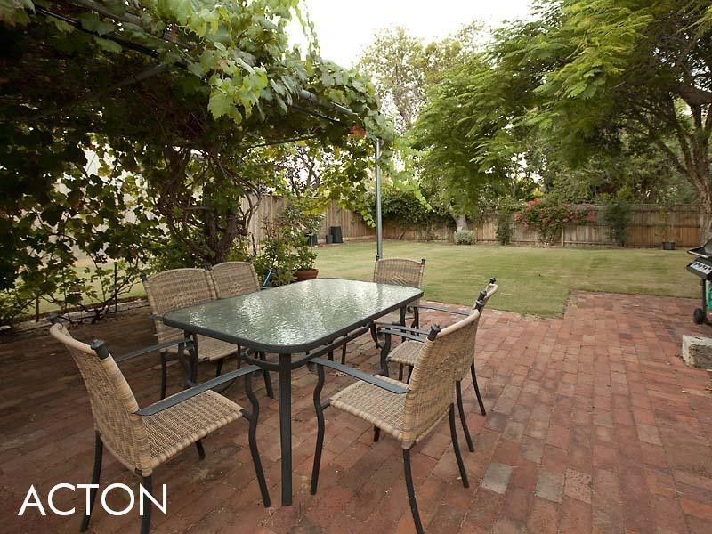20 Freshwater Parade, Claremont WA 6010