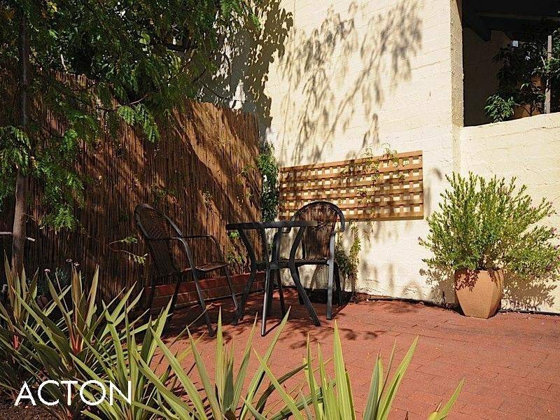 2/11 Airlie Street, Claremont WA 6010