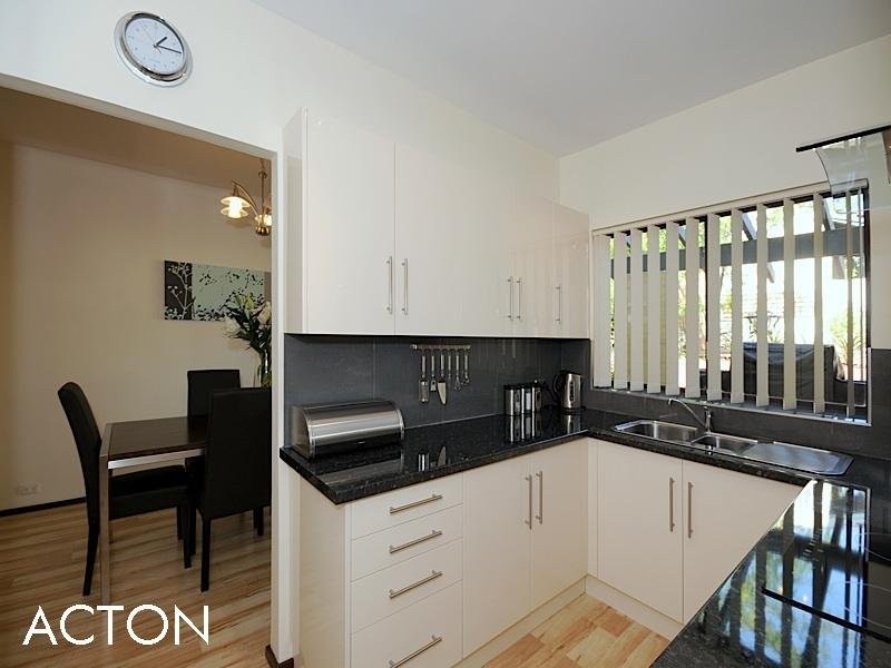 2/11 Airlie Street, Claremont WA 6010