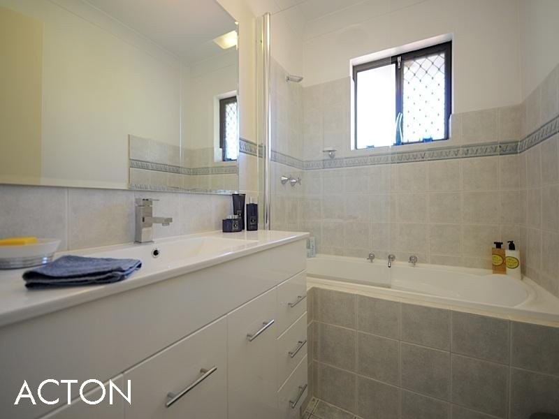 2/11 Airlie Street, Claremont WA 6010