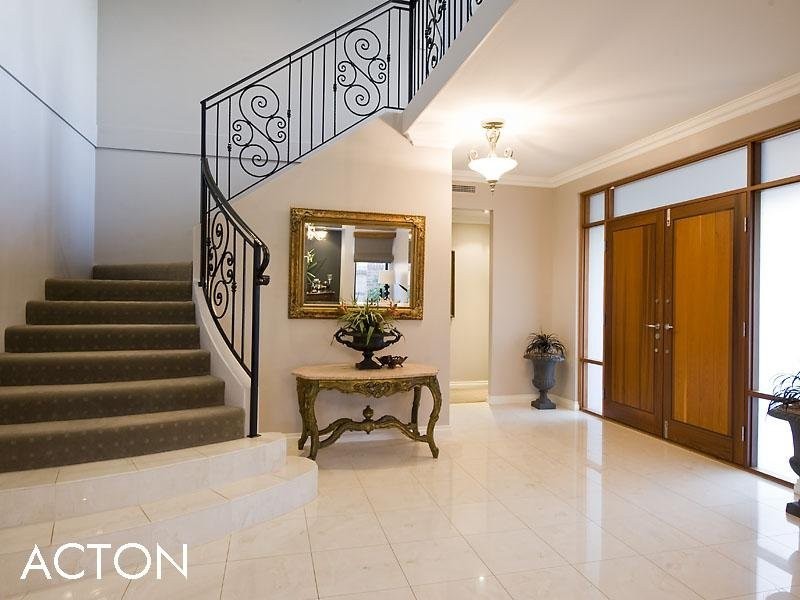 15 Van Kleef Circuit, Mount Claremont WA 6010