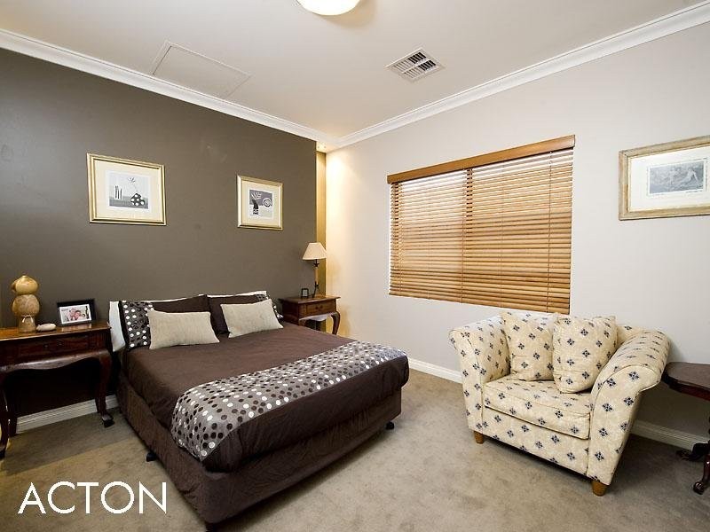 15 Van Kleef Circuit, Mount Claremont WA 6010