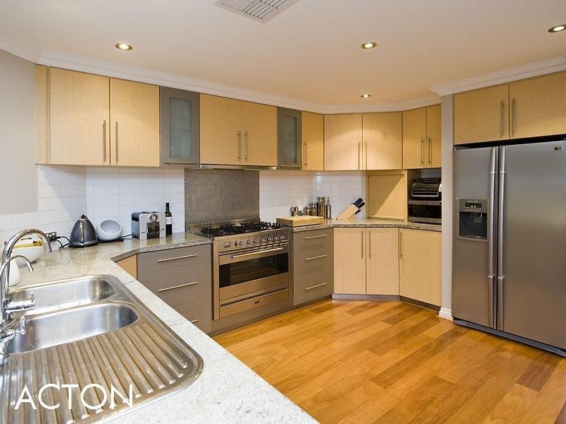 15 Van Kleef Circuit, Mount Claremont WA 6010