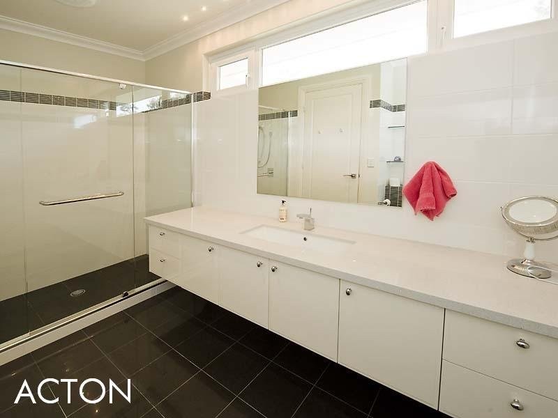 72 Waratah Avenue, Dalkeith WA 6009