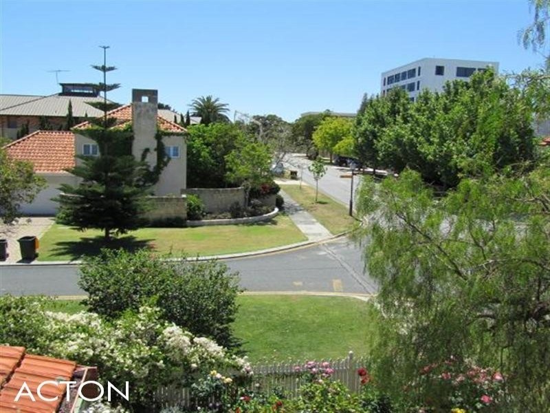 1/1 Bindaring Parade, Claremont WA 6010