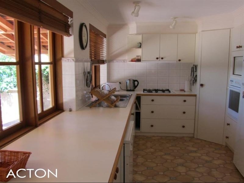 1/1 Bindaring Parade, Claremont WA 6010