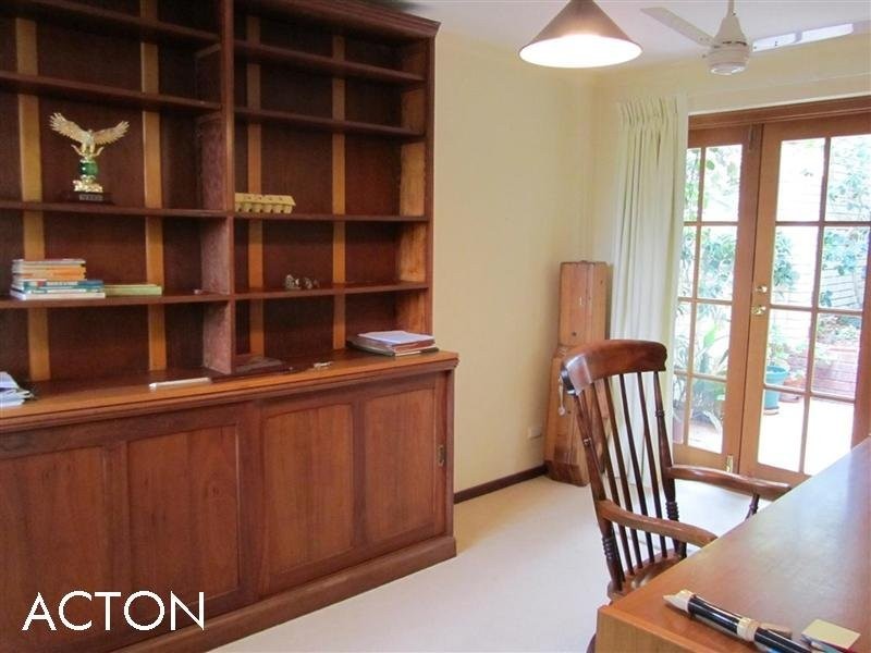 1/1 Bindaring Parade, Claremont WA 6010