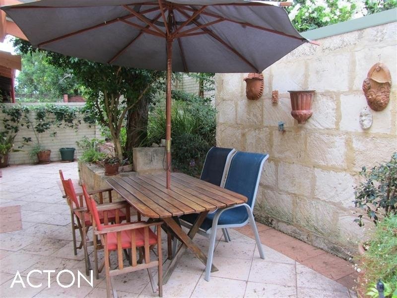 1/1 Bindaring Parade, Claremont WA 6010