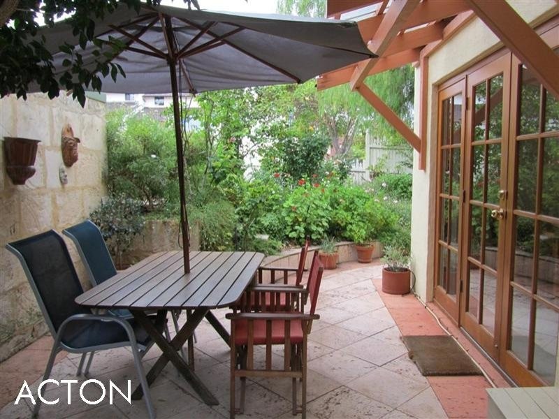 1/1 Bindaring Parade, Claremont WA 6010