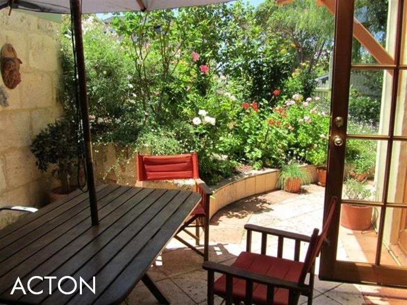 1/1 Bindaring Parade, Claremont WA 6010