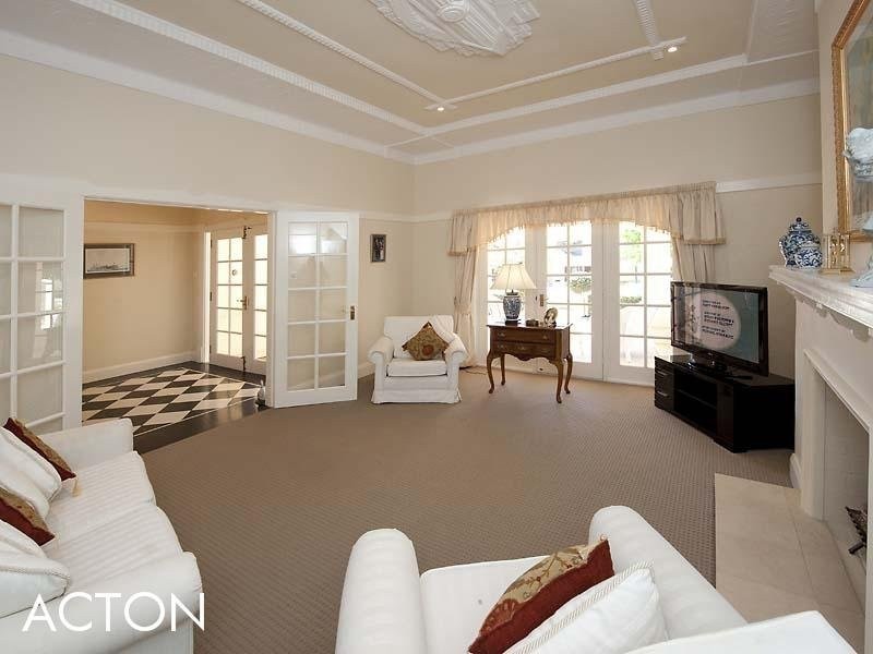 70 Waratah Avenue, Dalkeith WA 6009