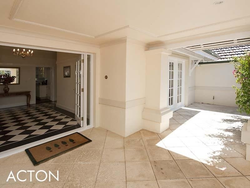 70 Waratah Avenue, Dalkeith WA 6009