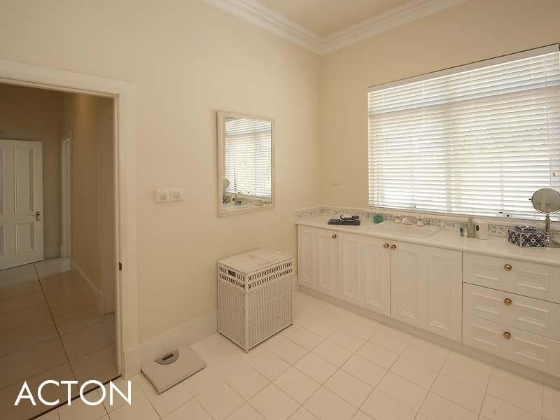 70 Waratah Avenue, Dalkeith WA 6009