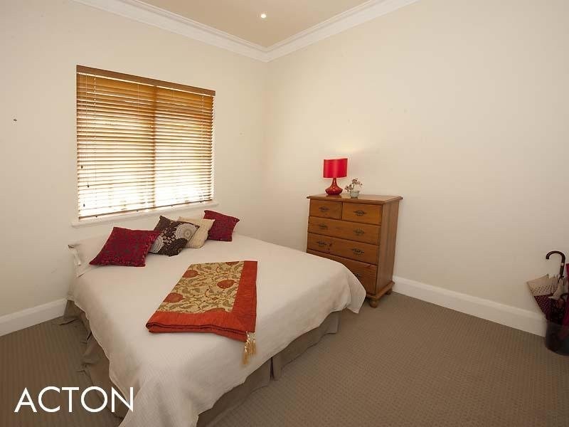 70 Waratah Avenue, Dalkeith WA 6009