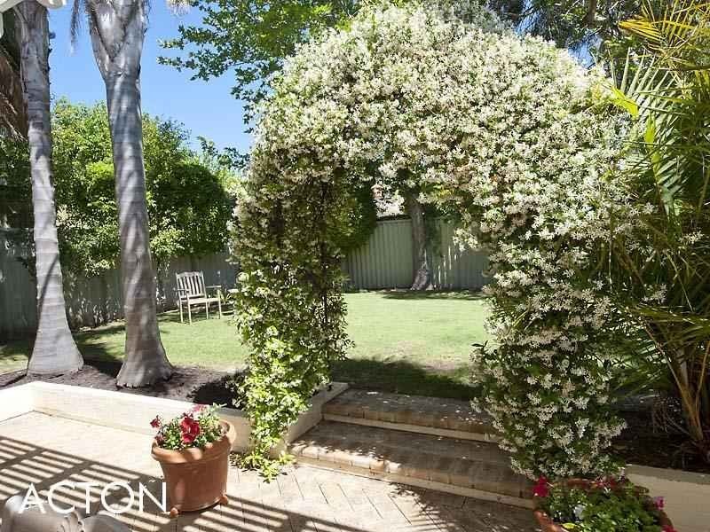 70 Waratah Avenue, Dalkeith WA 6009