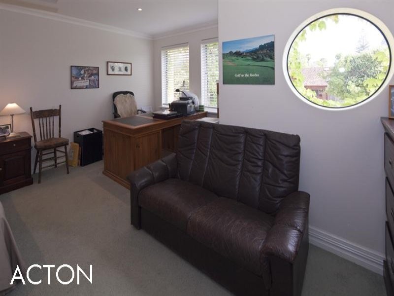 2/25 Barnfield Road, Claremont WA 6010