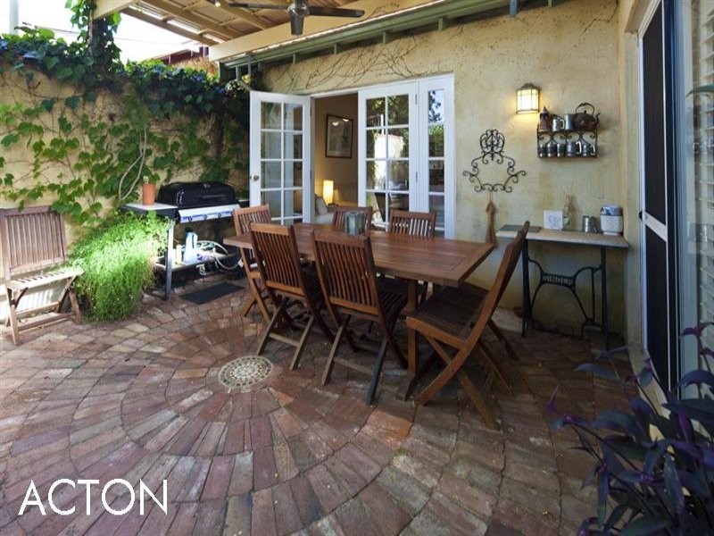 2/25 Barnfield Road, Claremont WA 6010