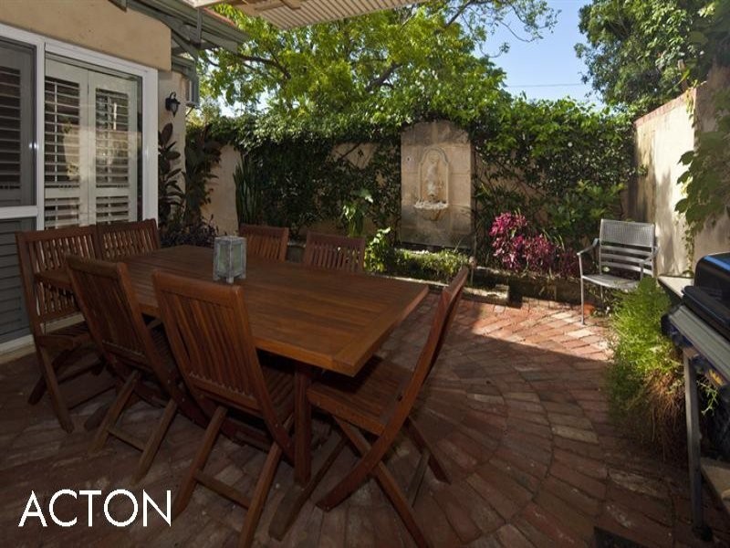 2/25 Barnfield Road, Claremont WA 6010