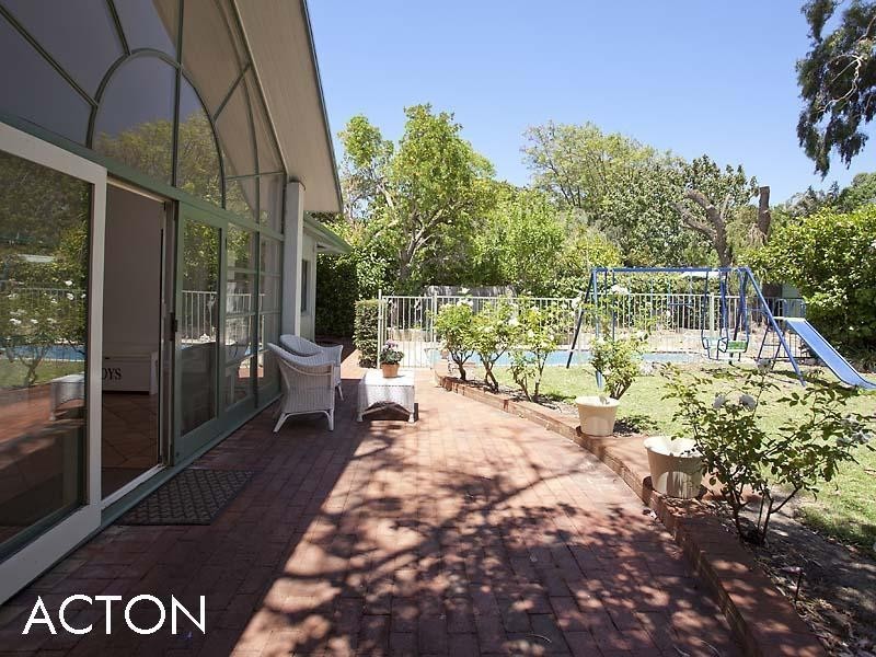 52 Goldsmith Road, Dalkeith WA 6009